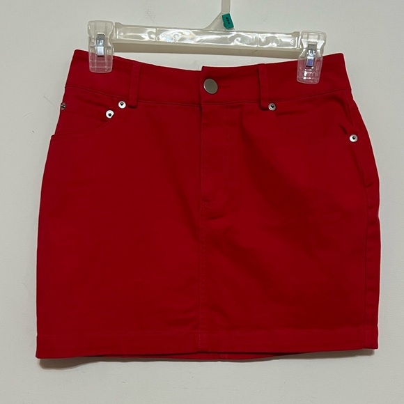 Forever 21 Red Mini Skirt. Size Small. NWT. C1 - Picture 1 of 6